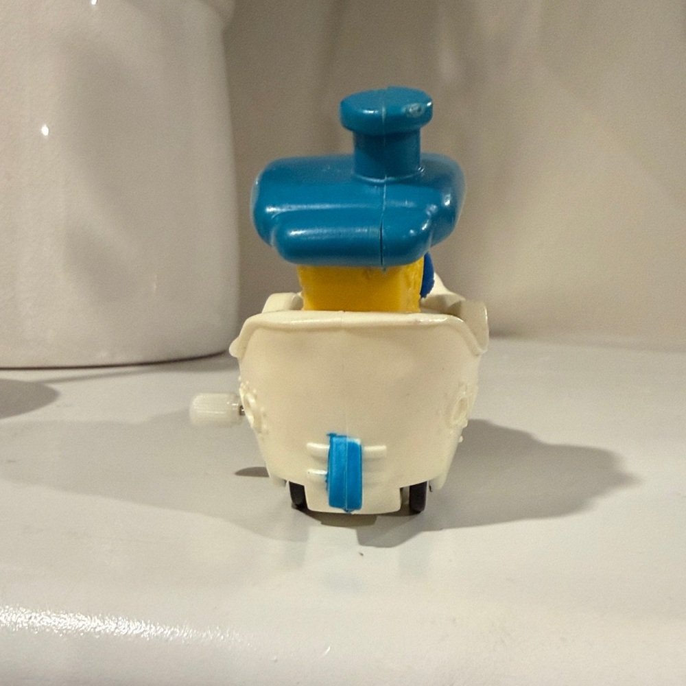 Vintage 1993 Disney Toontown Burger King Happy Meal Toy Donald Duck Wind-up Boat - Picture 3 of 4